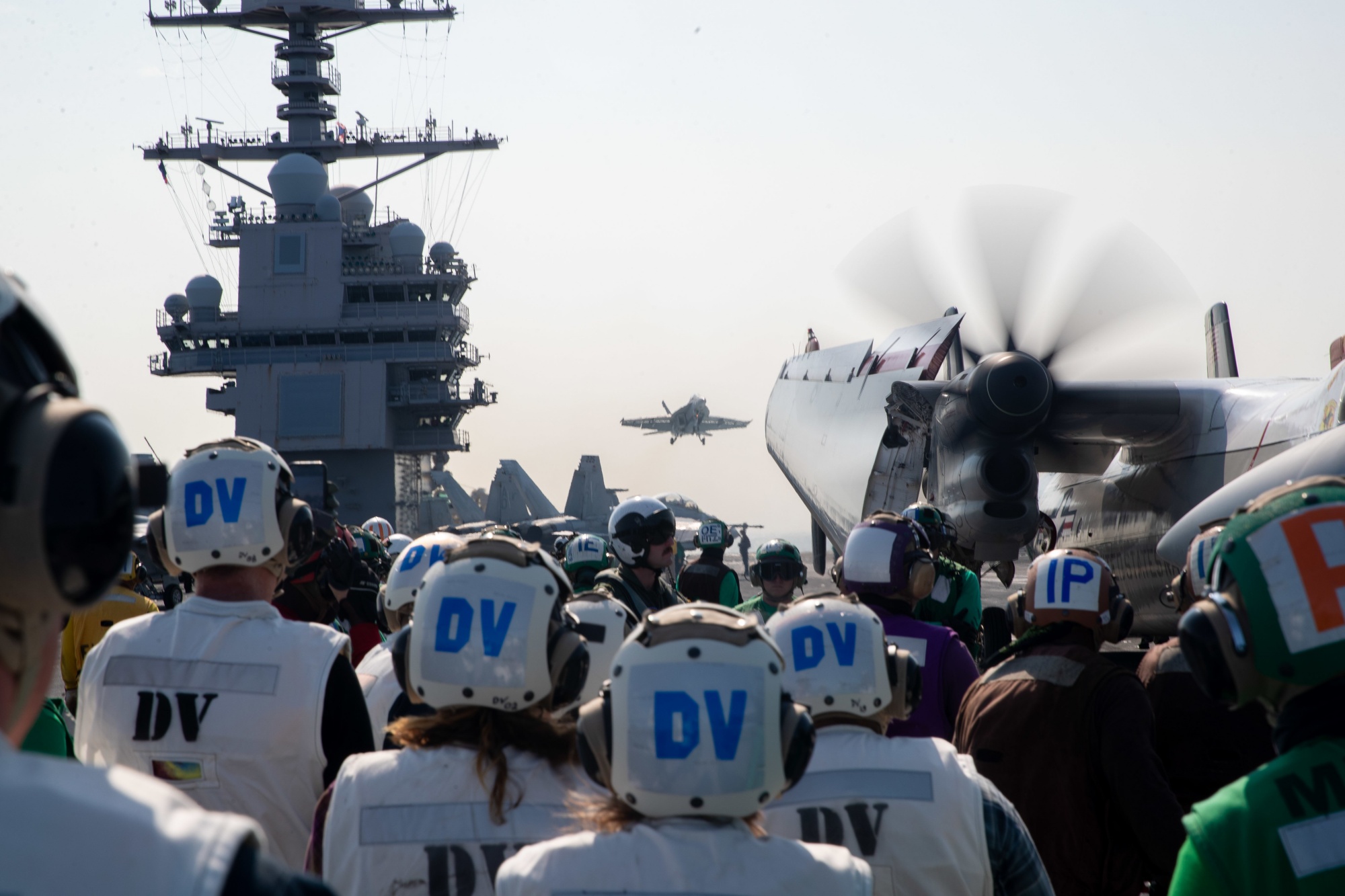 Portaaviões USS Gerald R. Ford (CVN78), o maior navio de guerra do mundo, está pronto para