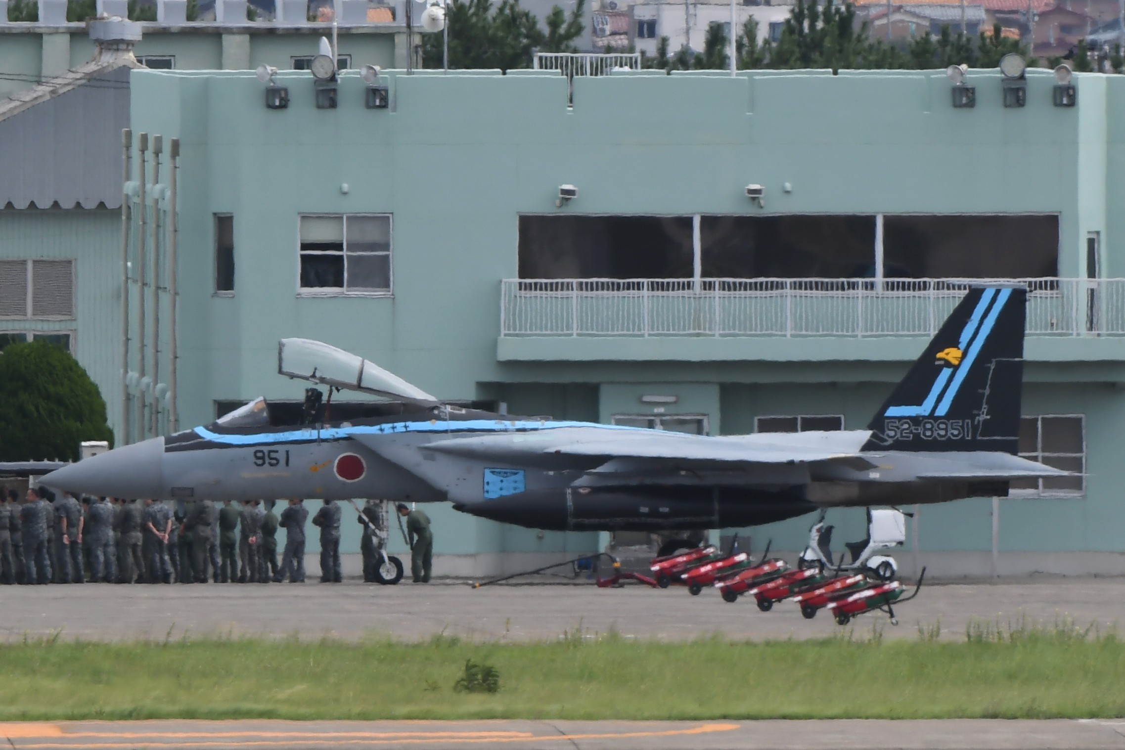 Força Aérea Japonesa apresenta F-15J com pintura “Top Gun: Maverick ...