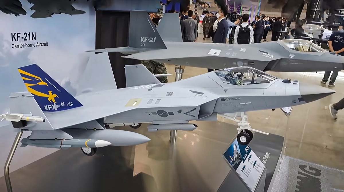 IMAGENS: KAI exibe modelo KF-21N do Boramae para operação em porta-aviões