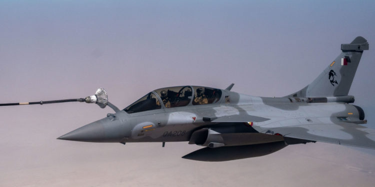 Aeronave Voyager da RAF realiza treinamento de reabastecimento ar-ar ...