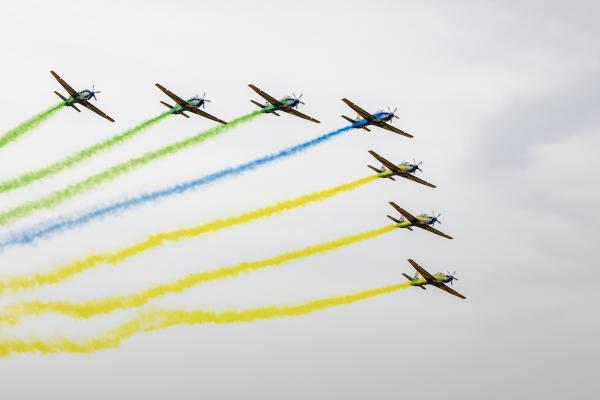 File:Aviões sobrevoam Brasília no desfile de 7 de setembro