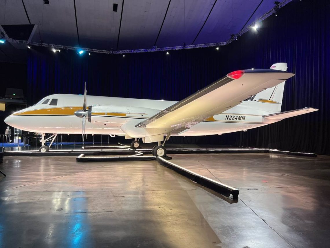 Aeronave Grumman Gulfstream I de Walt Disney segue para museu na