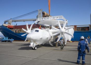 Portugal apresenta primeira aeronave KC-390 da Força Aérea