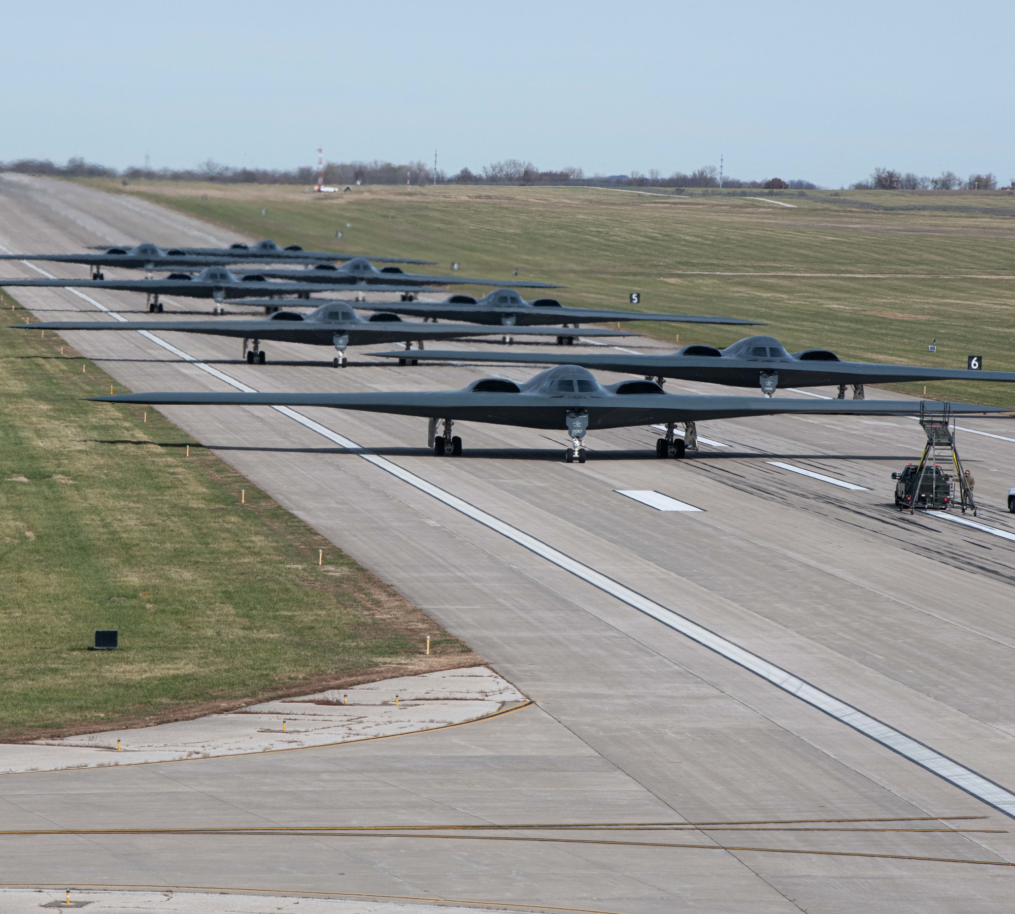 SPIRIT VIGILANCE: USAF Realiza Elephant Walk Com Seus B-2 Spirits