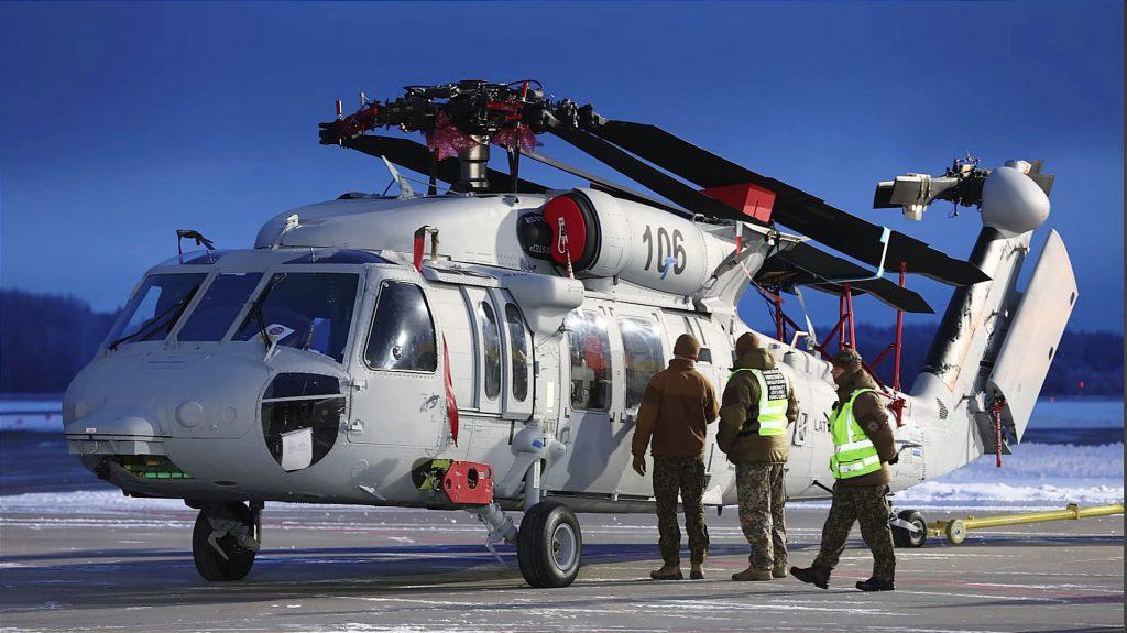 Força Aérea da Letônia recebe seus primeiros helicópteros