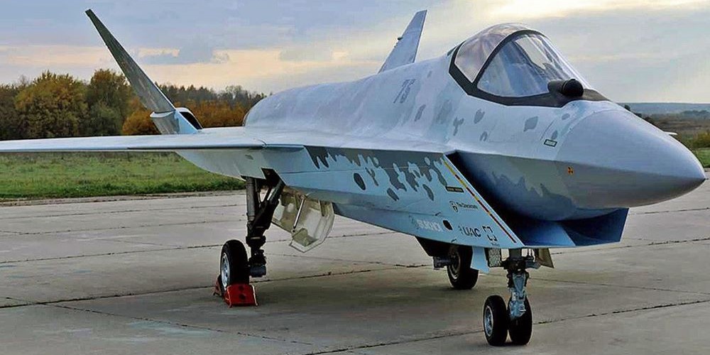 Produção do novo caça russo Sukhoi Checkmate começará em 2026, com