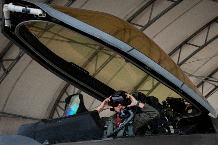 Pilotos Do F 22 Raptor Testam Novo Capacete Fabricado Pela LIFT pilotos-do-f-22-raptor-testam-novo-capacete-fabricado-pela-lift