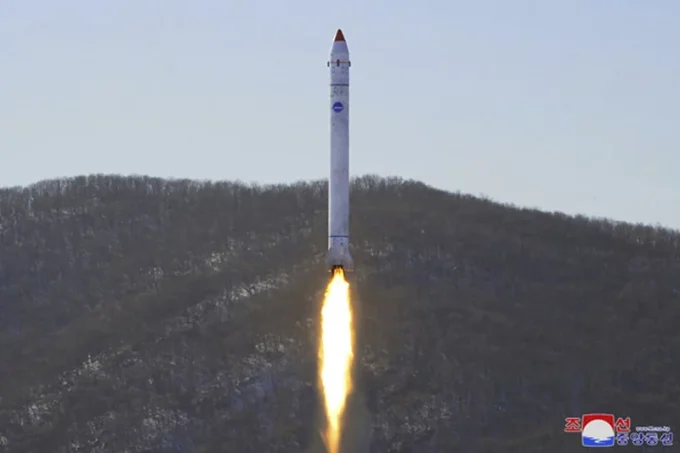 Coreia do Sul revela detalhes do satélite espião norte-coreano que caiu no  mar