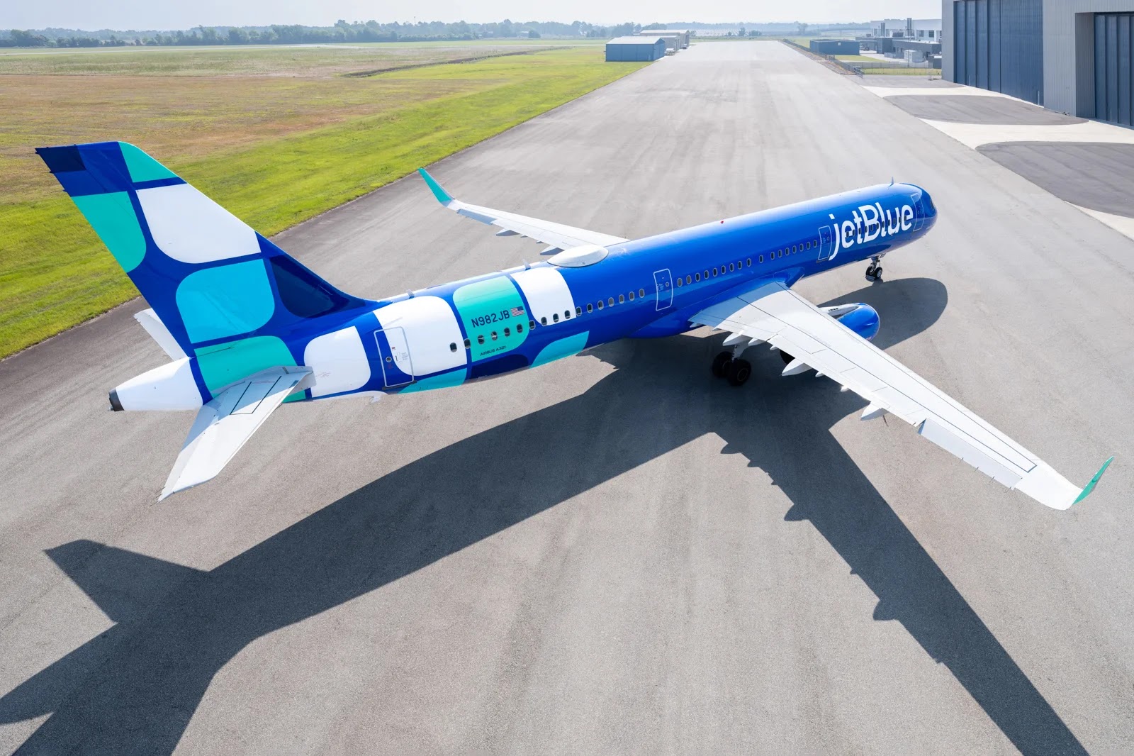 JetBlue lança nova pintura como parte de uma atualização mais ampla da