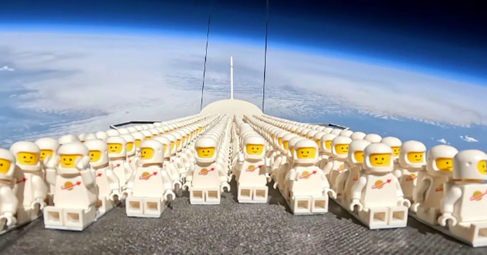Proyecto envía 1.000 «Legonautas» al borde del espacio en globo estratosférico