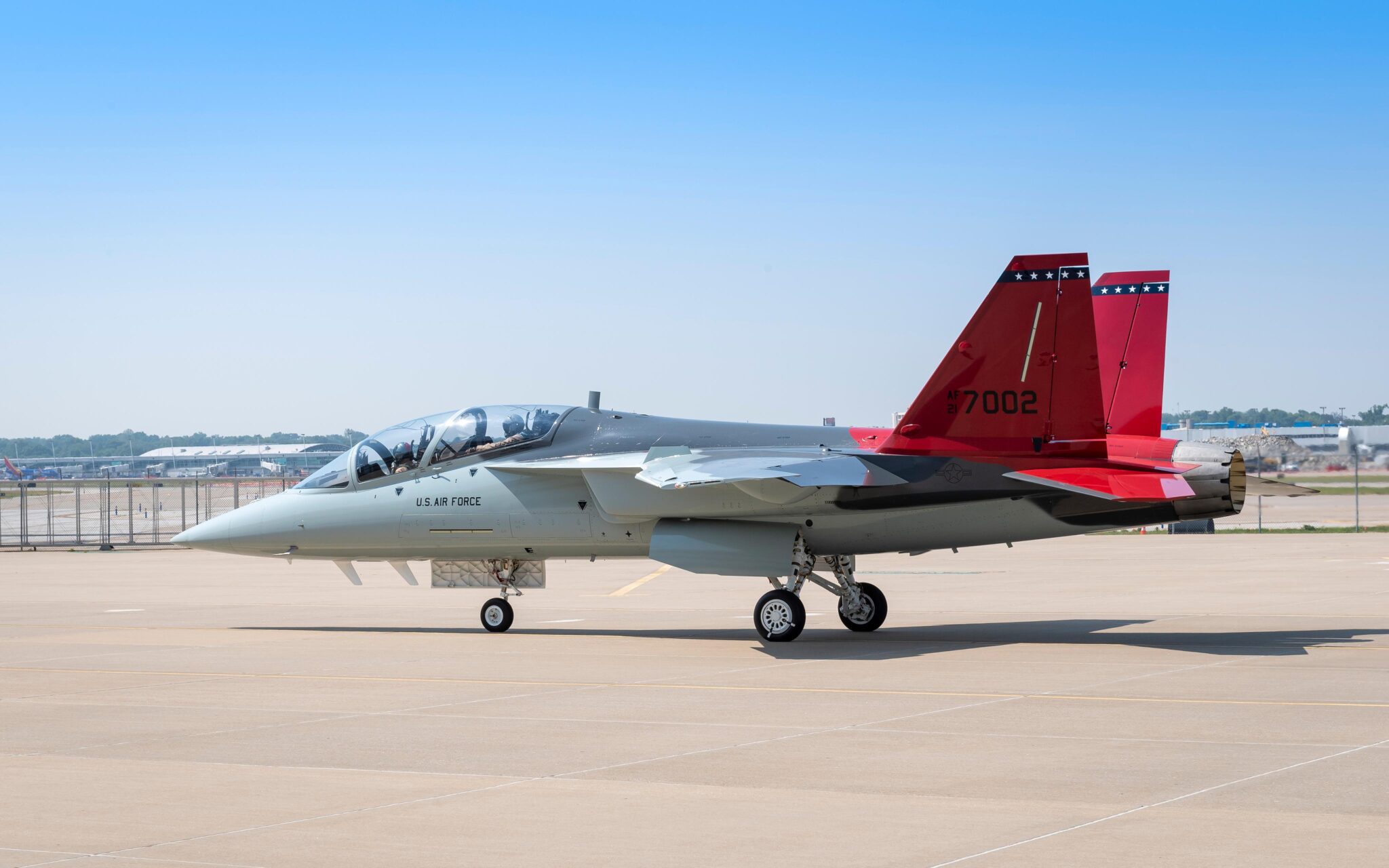 VÍDEO: USAF Recebe O Primeiro T-7A Red Hawk No Padrão De Produção