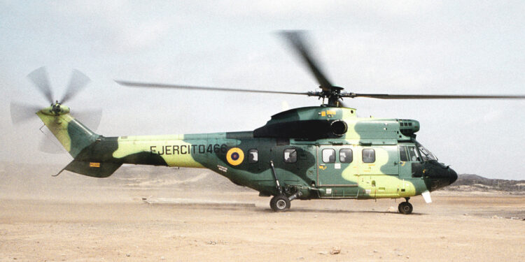 Un helicóptero Super Puma del Ejército ecuatoriano.  (Foto: JO1 MARC BOYD / Wikimedia Commons)