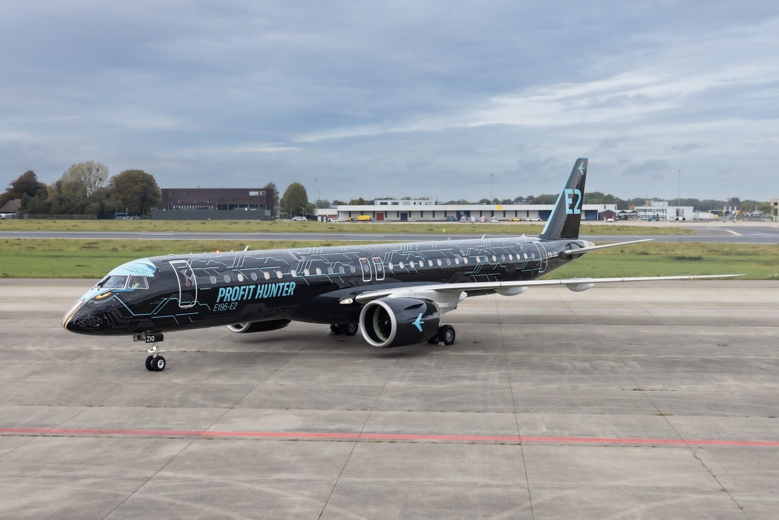 IMAGENS: Embraer Apresenta O E195-E2 Tech Eagle