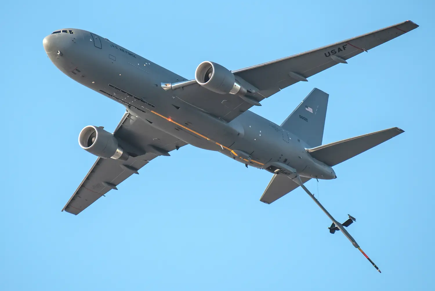 IMAGENS: KC-10 Extender voa sua última missão de combate enquanto a ...