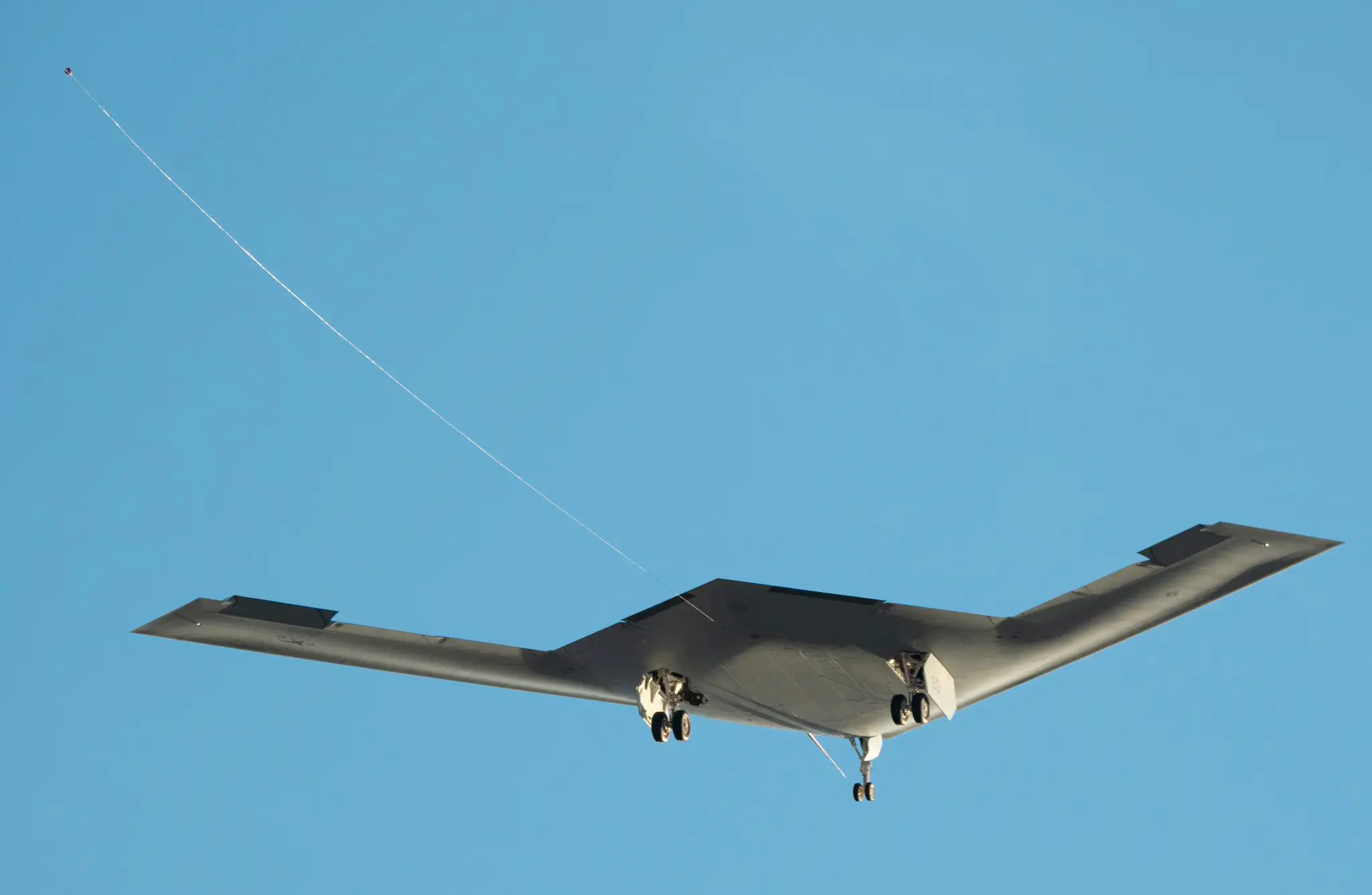 IMAGENS: Voa o novo bombardeiro furtivo da USAF, o B-21 Raider – Cavok ...