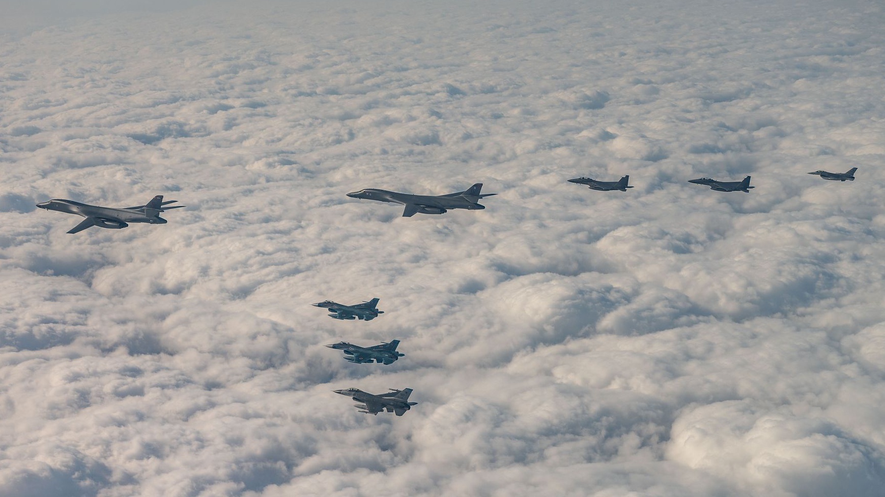 Bombardeiros B-1 Voam Em Segundo Exercício Trilateral Com Japão E ...