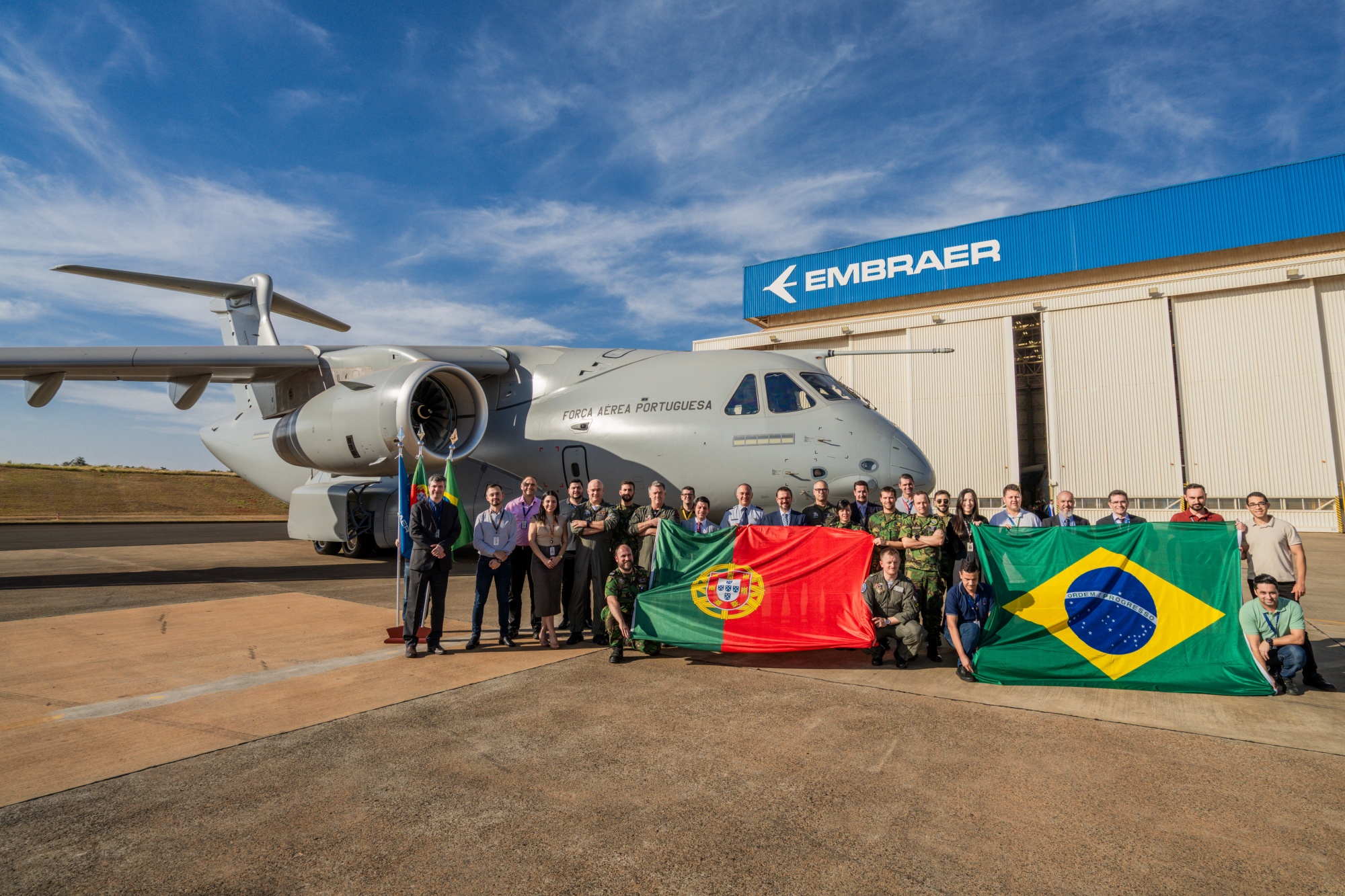 imagens-embraer-entrega-terceiro-kc-390-para-portugal-e-voa-o-primeiro