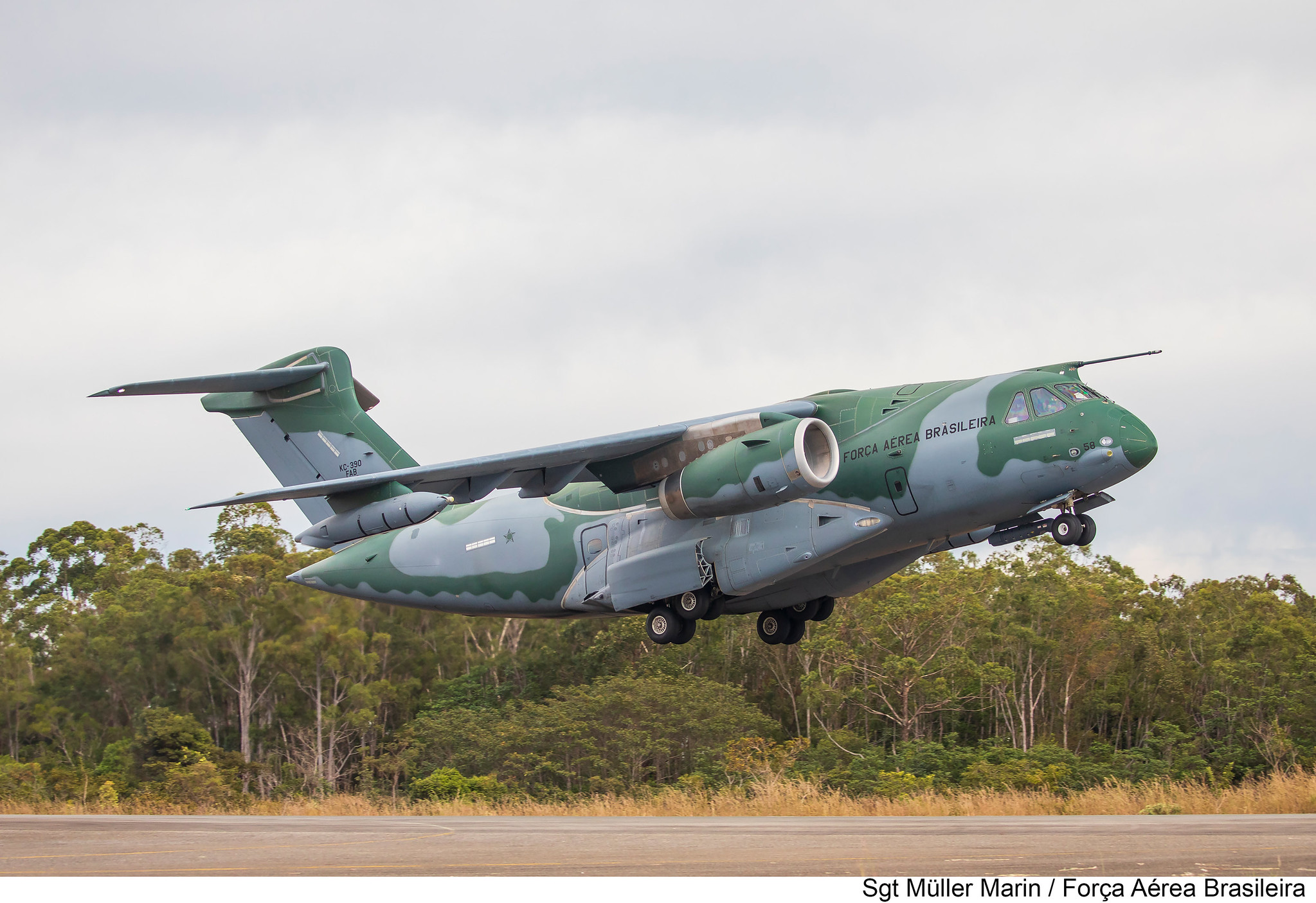 KC-390_COMAO_FAB_Embraer0.jpg