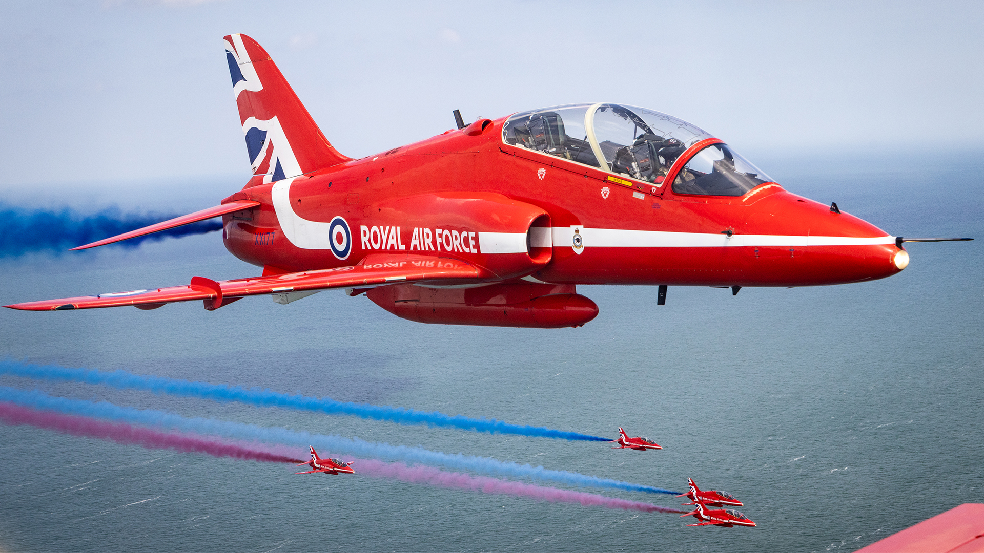 Red-Arrows-Hawk-jet-140625-CREDIT-MOD.jpg