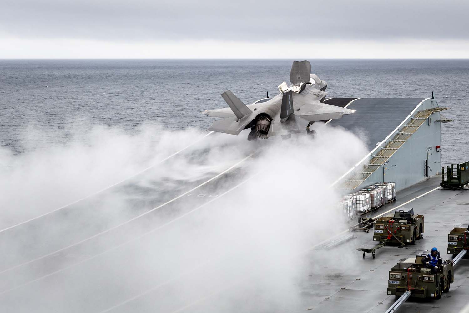 Royal-Navy-F-35-taking-off-from-a-carrier.jpg