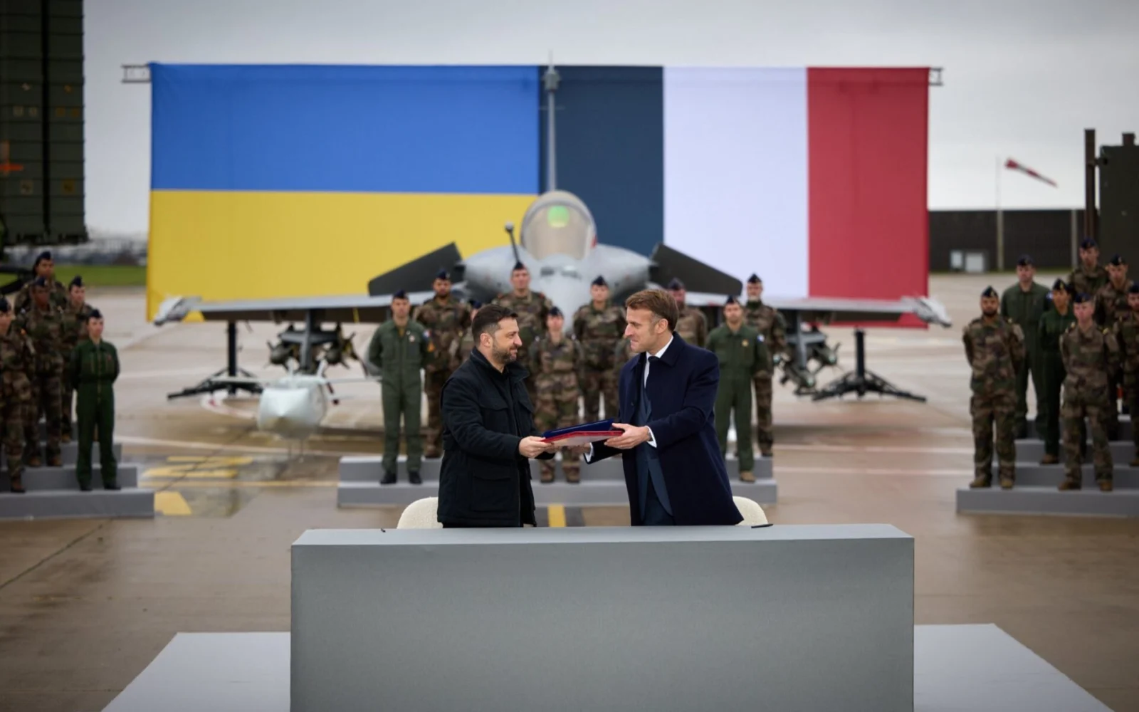 Emmanuel-Macron-and-Volodymyr-Zelenskyy-sign-letter-of-intent-for-100-Rafale-fighter-jets-1600x1000.jpg.webp