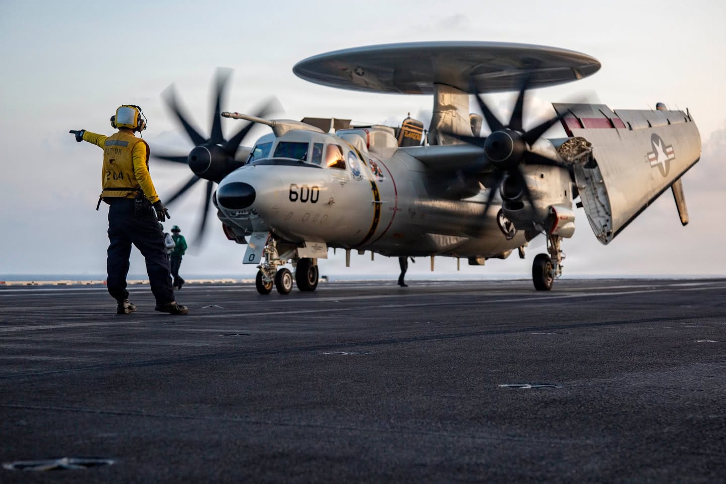 Northrop Grumman entrega o 70º E-2D Hawkeye para reforçar poder