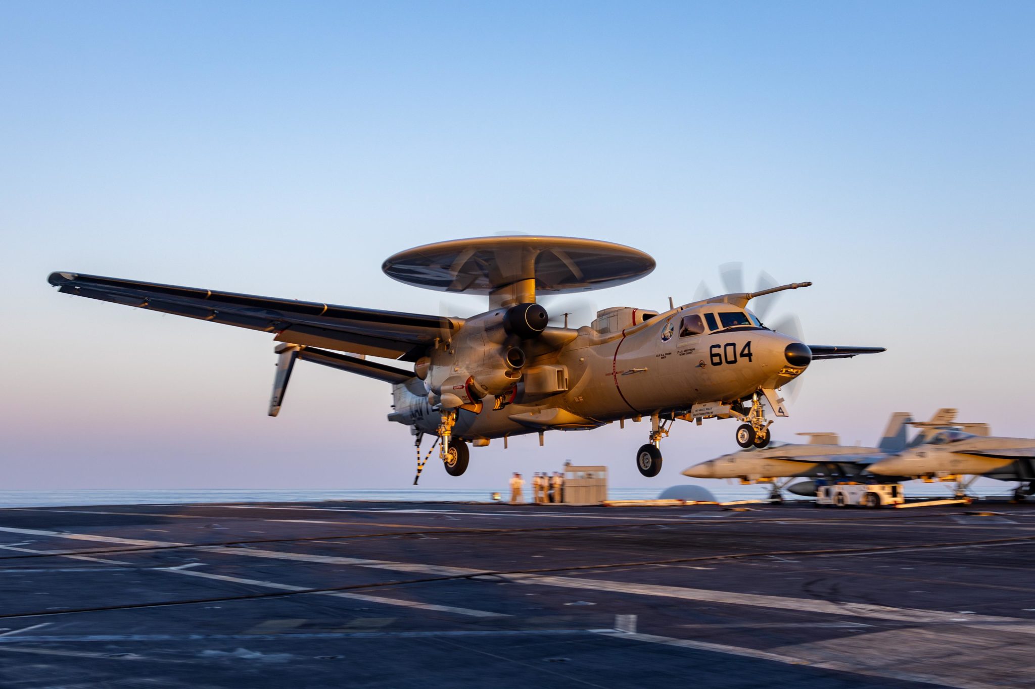 Northrop Grumman entrega o 70º E-2D Hawkeye para reforçar poder